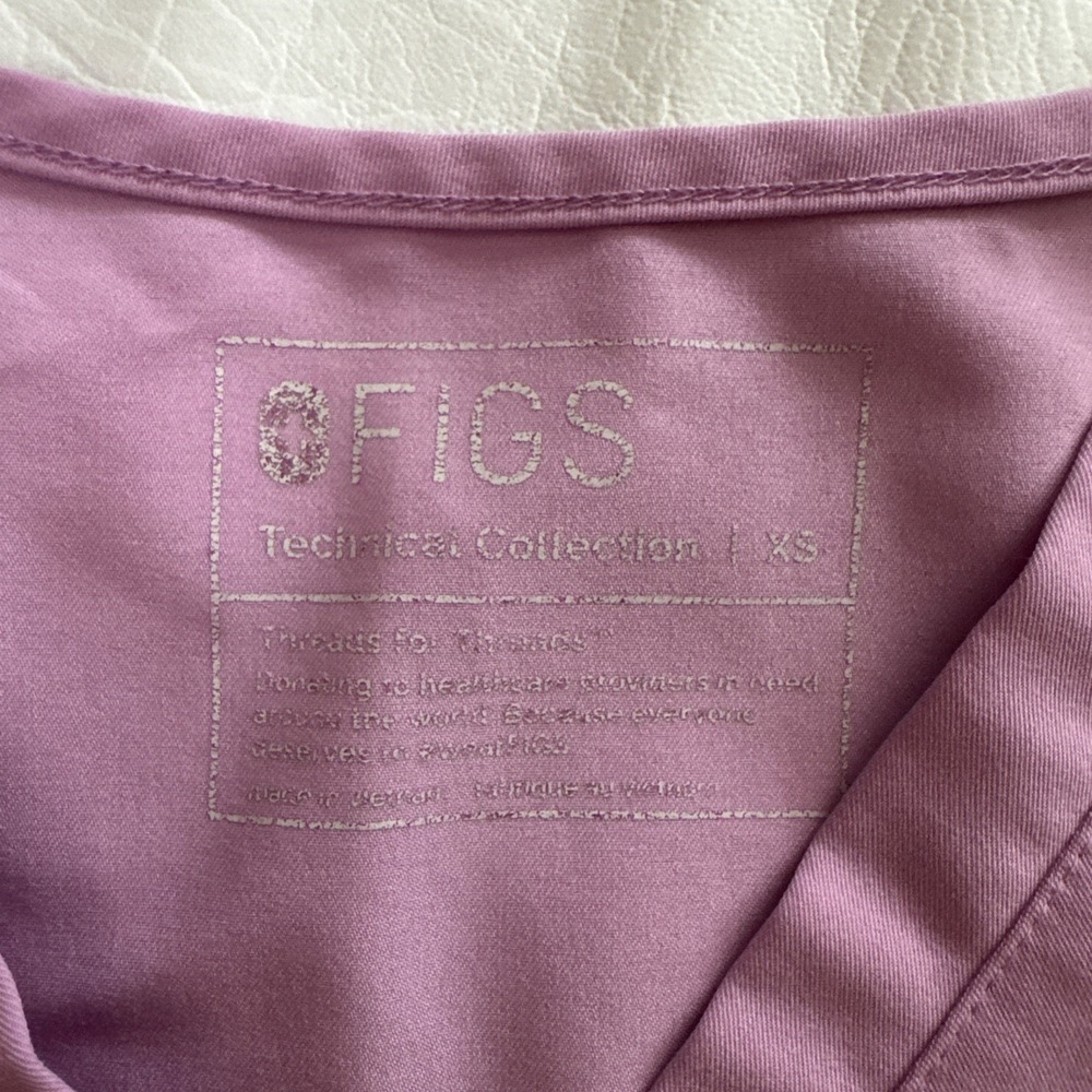FIGS Technical Collection Scrub Top Shirt Women XS Extra Small Pink/Purple - Picture 2 of 7